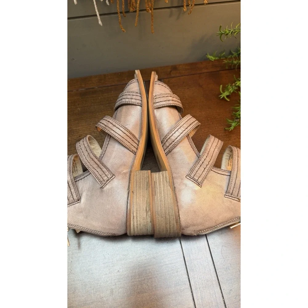 Gimmicks Sandals Womens Size 6.5 Tan Navaline Gladiator Zip Buckle CW1127-230